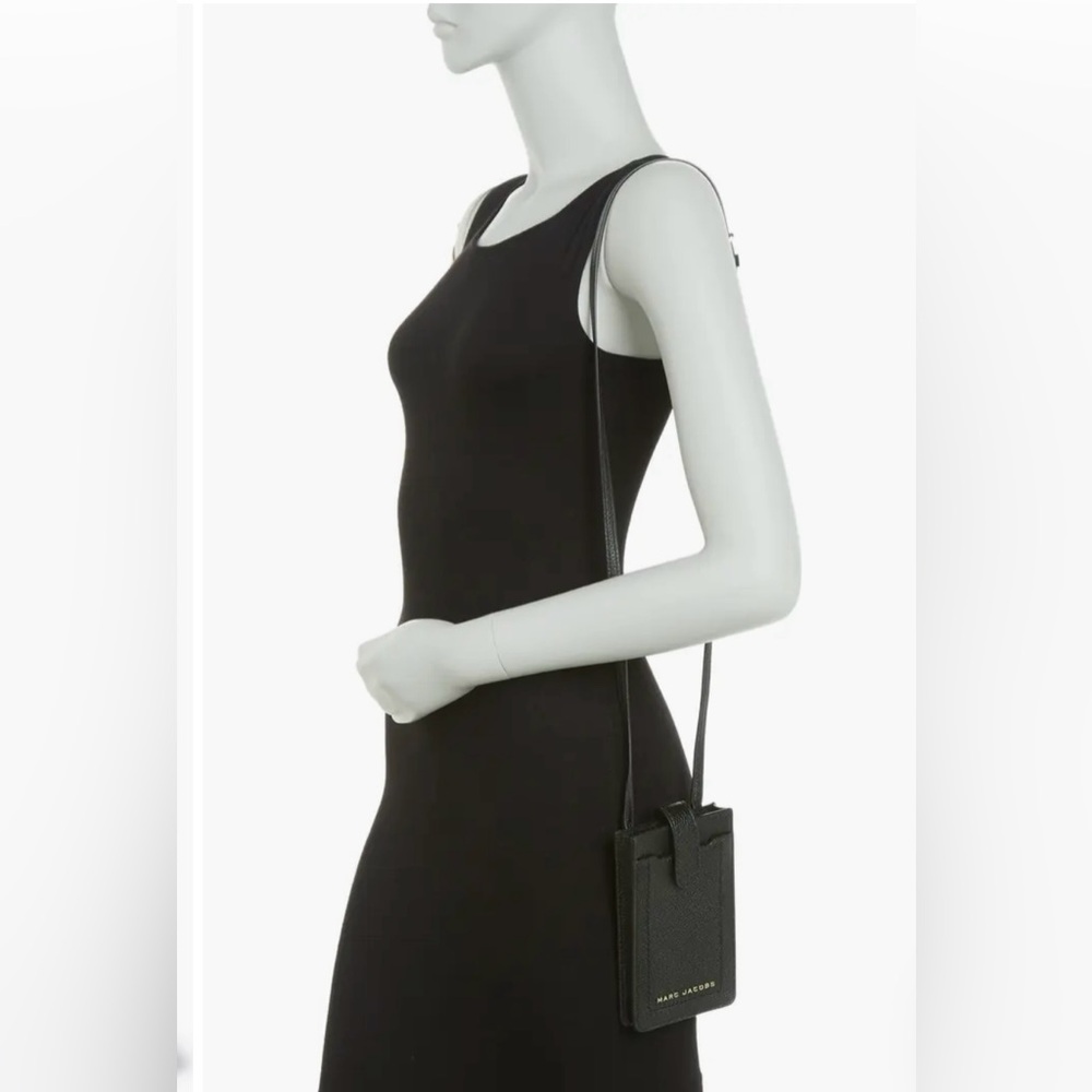 NWOT Marc Jacobs crossbody with pockets for cards perfect for running errands.